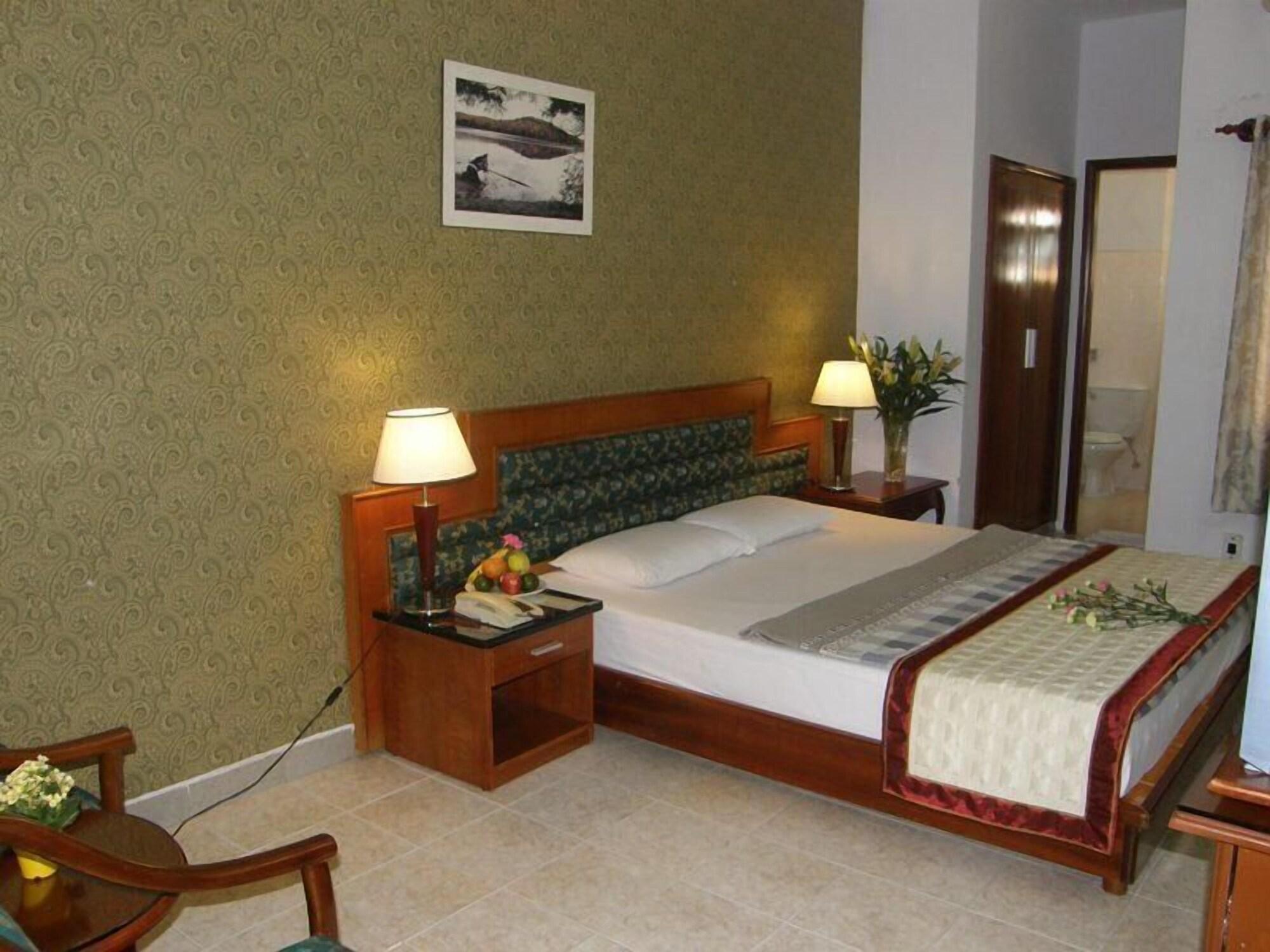Khach San Trung Mai Hotel Cidade de Ho Chi Minh Exterior foto