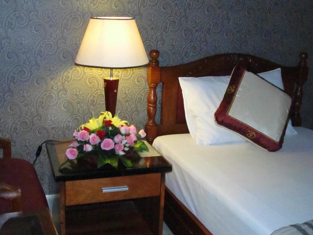 Khach San Trung Mai Hotel Cidade de Ho Chi Minh Exterior foto