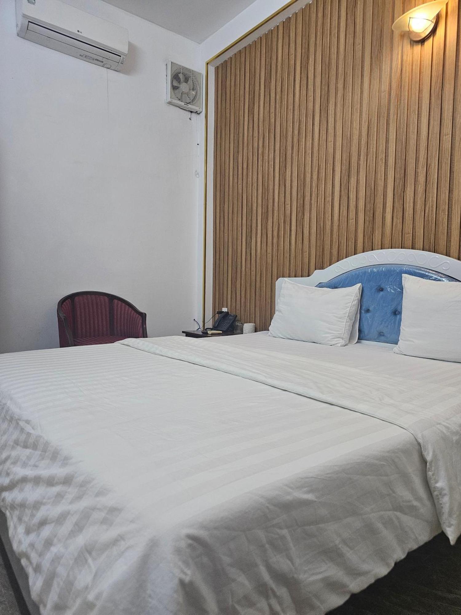 Khach San Trung Mai Hotel Cidade de Ho Chi Minh Exterior foto