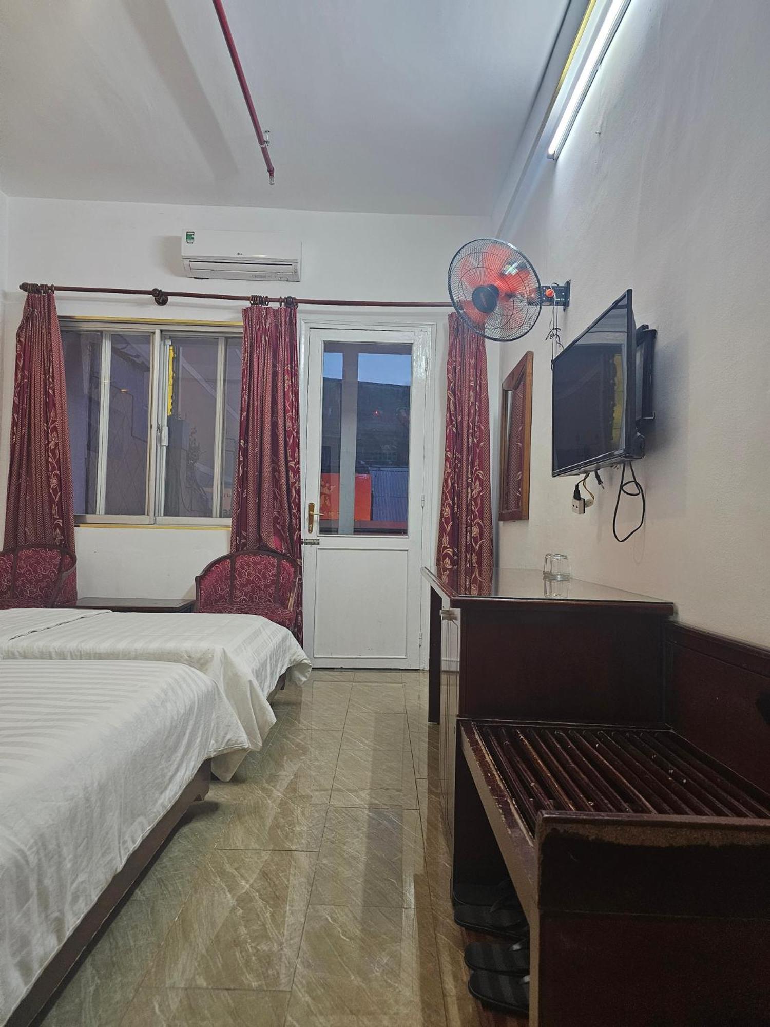 Khach San Trung Mai Hotel Cidade de Ho Chi Minh Exterior foto