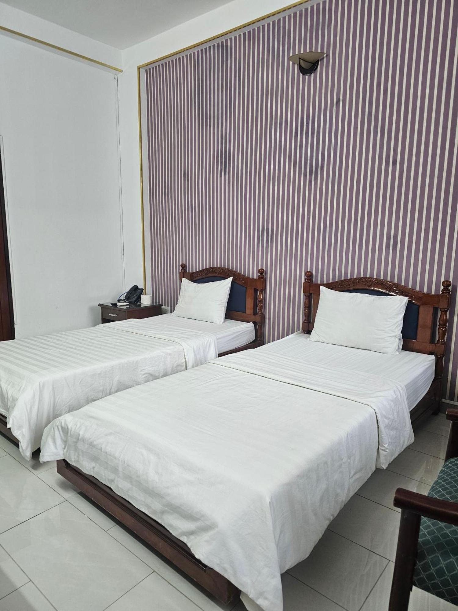 Khach San Trung Mai Hotel Cidade de Ho Chi Minh Exterior foto