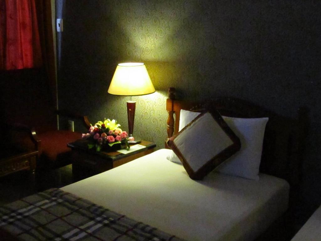 Khach San Trung Mai Hotel Cidade de Ho Chi Minh Exterior foto